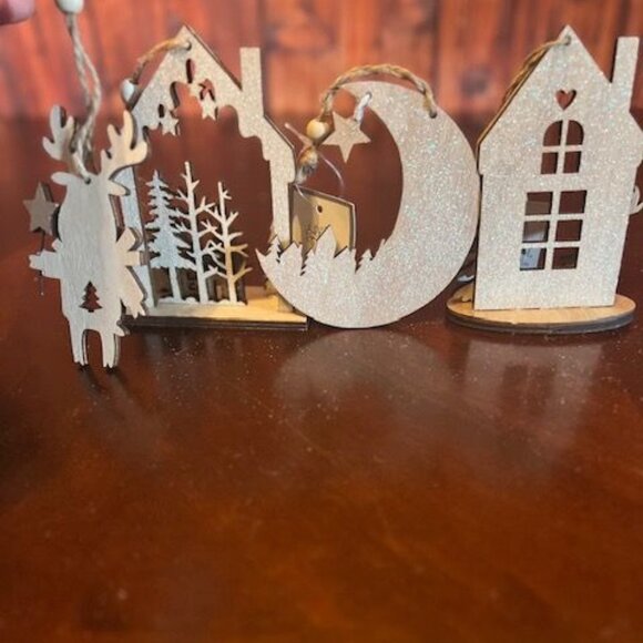 Rustic Wooden Christmas Decorations Set Of 4 With Reindeer & Snowy Village Scene - Picture 8 of 8